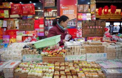 中國難唱響經濟光明論？「窮人三件套」猛漲價　高價商品反跌不停