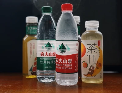 水跌18%，茶漲60%，農夫山泉的冰與火之歌