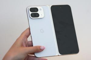 Google 摺疊手機 Pixel 9 Pro Fold 維修零件好貴！光螢幕就能換一台 iPhone 16 Pro Max